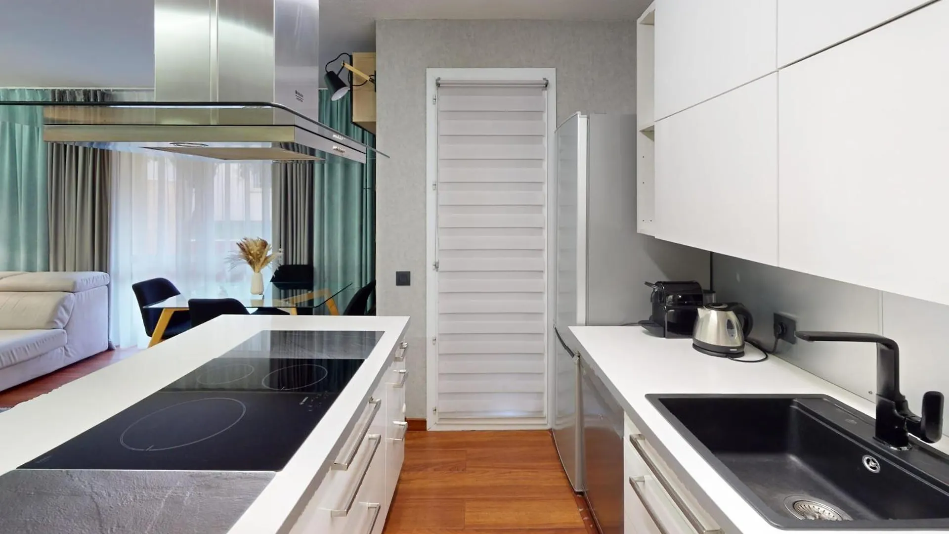 Apartment Cozy Apt With Balcony - 5 Min To The Beach Nice